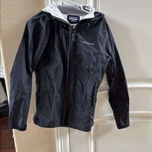 Patagonia Black Raincoat Lightweight Water-Resistant